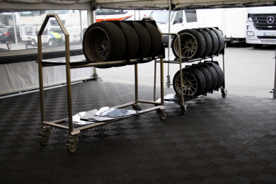Rip-TEC Zeltboden im Fahrerlager und Reifenlager